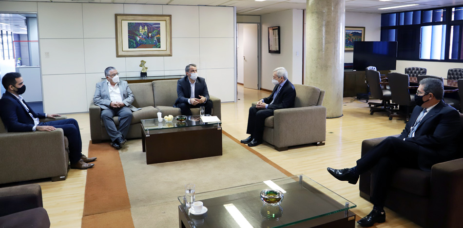 Com esse documento, a AMM tem como negociar com o governo do Estado, afirmou o presidente do TCEMG (Foto: Thiago Rios Gomes)